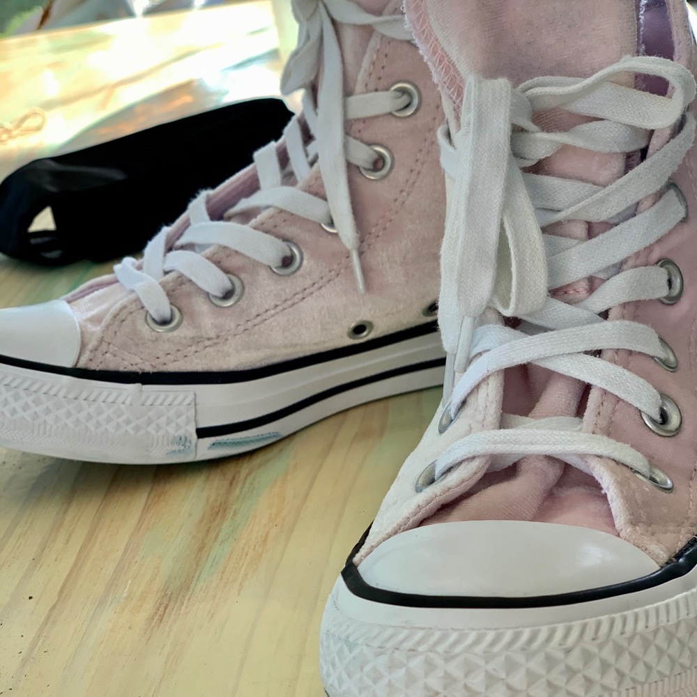 Size 7 ARCTIC PINK beauties! Pink velvet